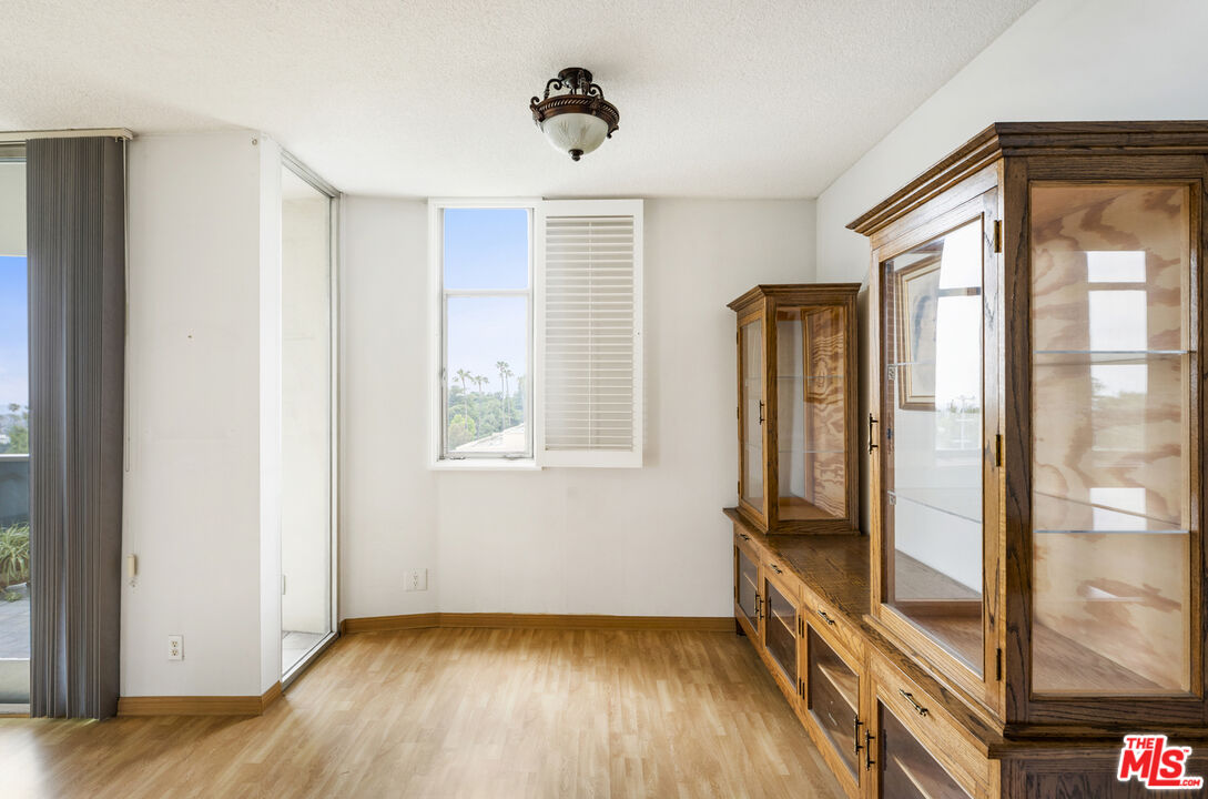 4455 Los Feliz Blvd Unit: 607