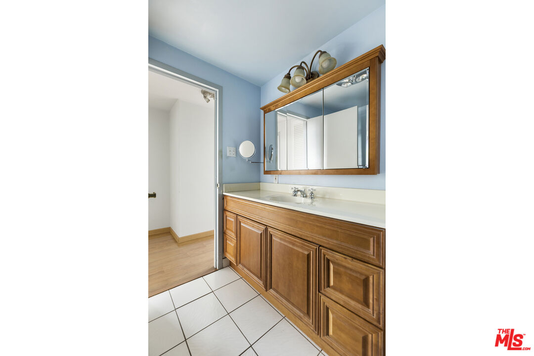 4455 Los Feliz Blvd Unit: 607