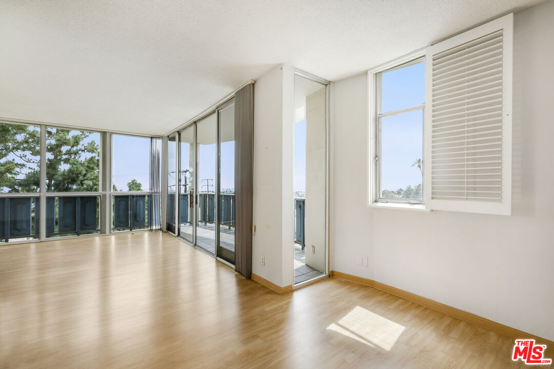 4455 Los Feliz Blvd Unit: 607