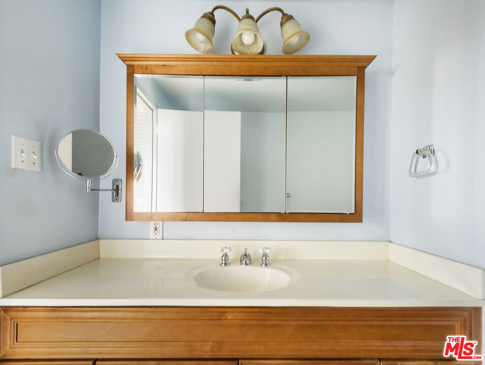 4455 Los Feliz Blvd Unit: 607