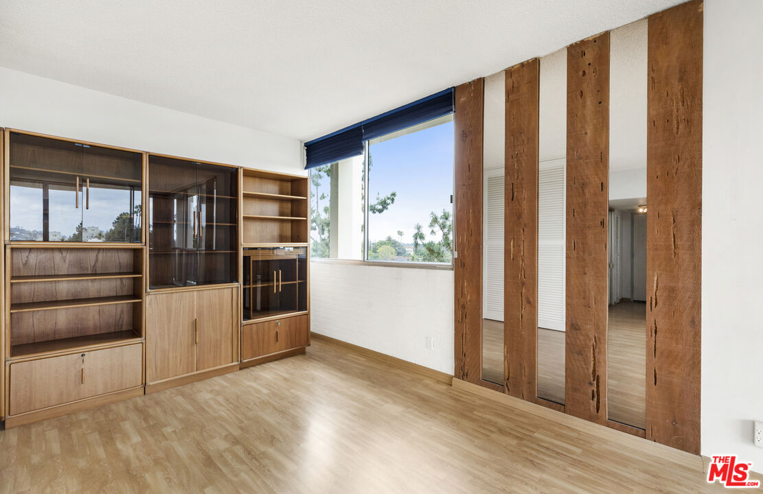 4455 Los Feliz Blvd Unit: 607