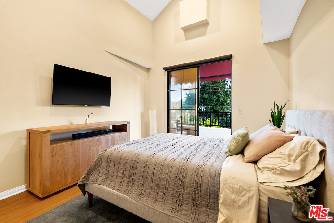 12603 Moorpark St Unit: 307