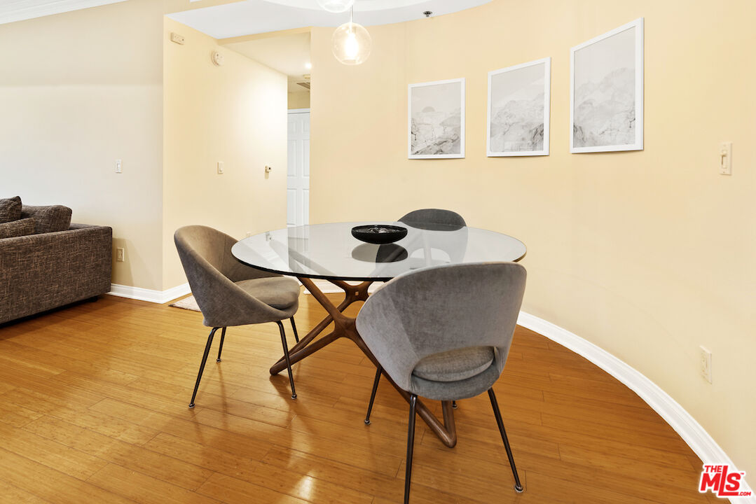 12603 Moorpark St Unit: 307