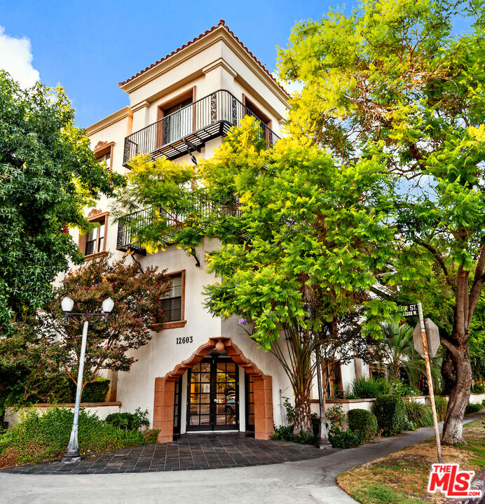 12603 Moorpark St Unit: 307