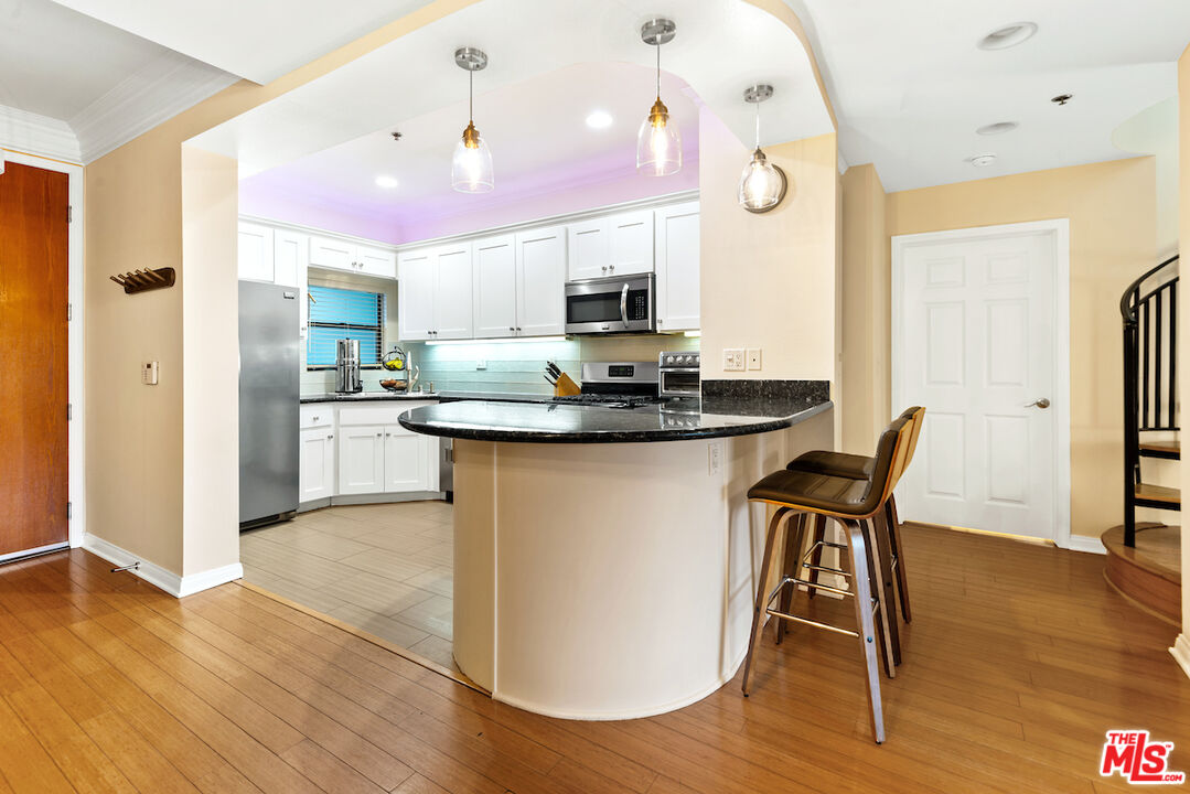 12603 Moorpark St Unit: 307