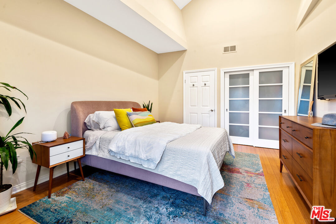 12603 Moorpark St Unit: 307