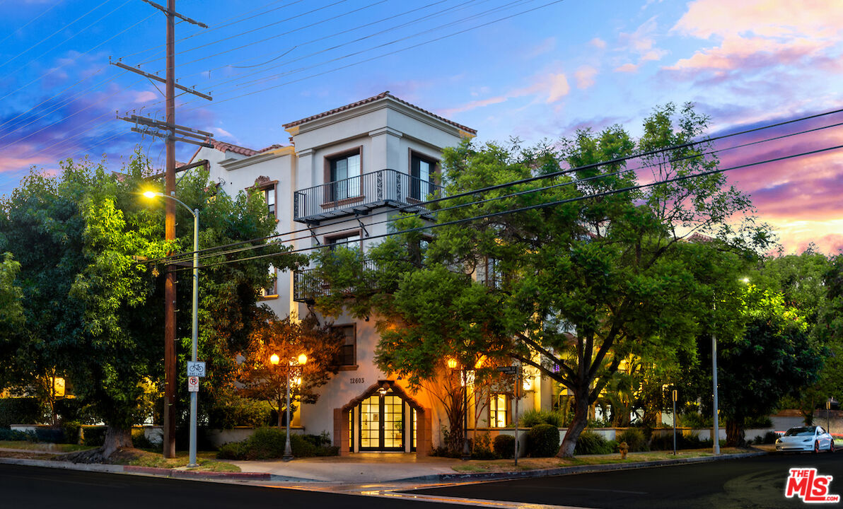 12603 Moorpark St Unit: 307