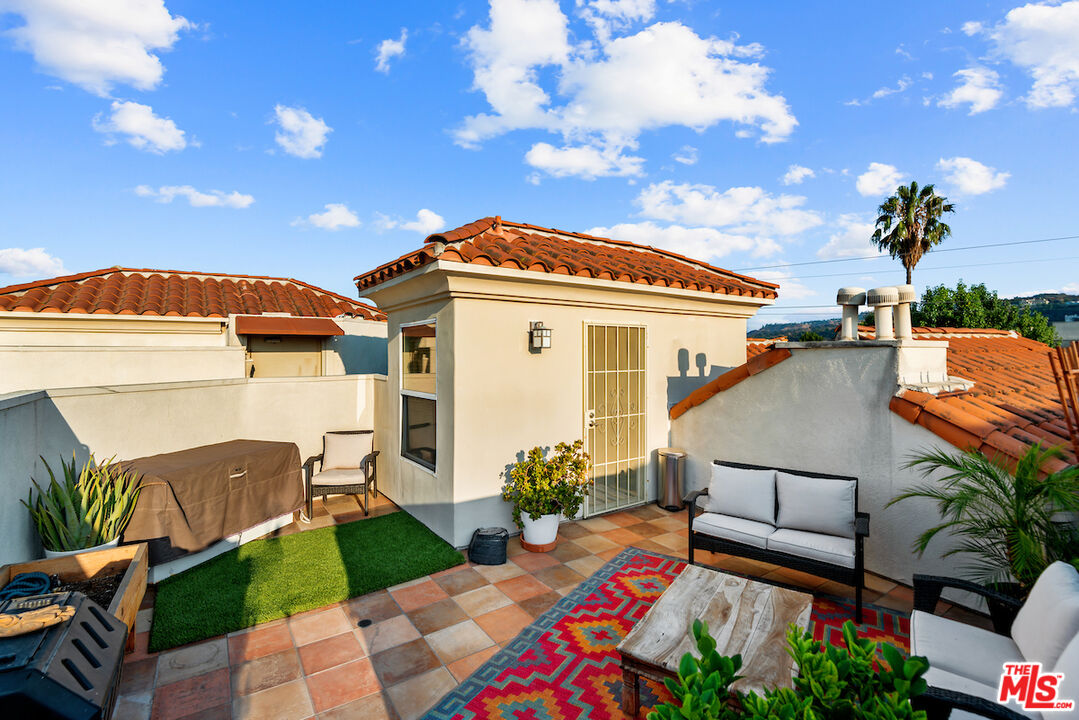 12603 Moorpark St Unit: 307