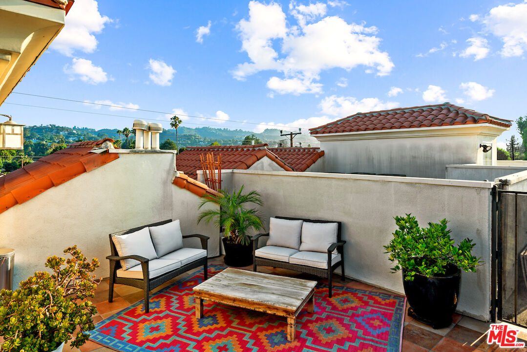 12603 Moorpark St Unit: 307