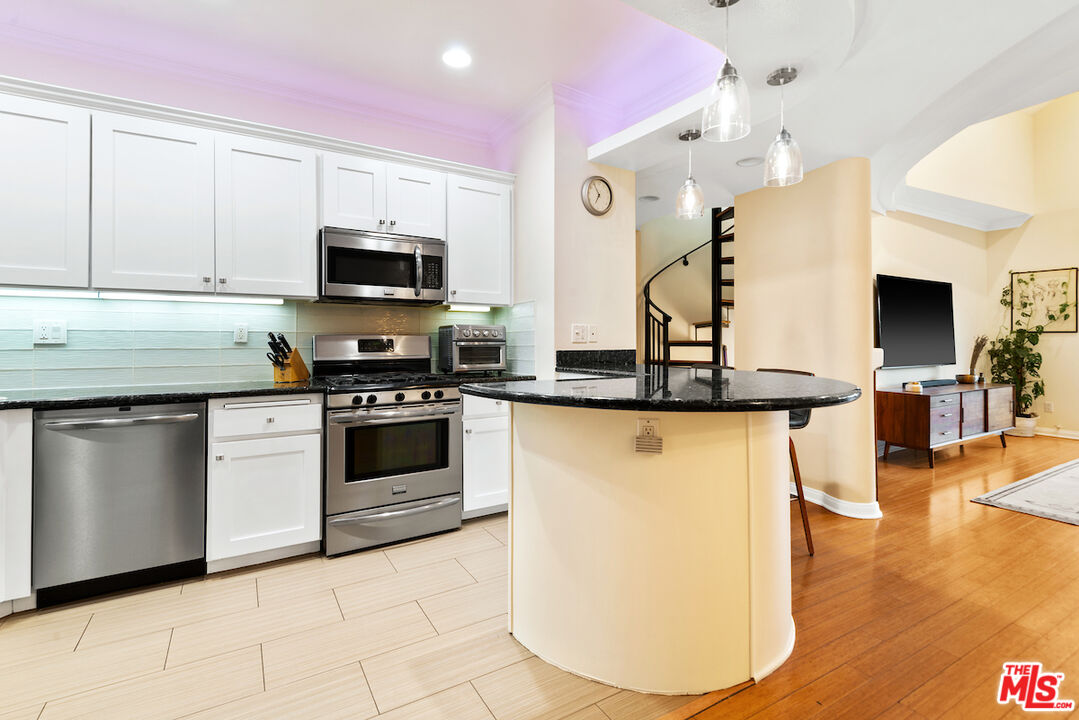 12603 Moorpark St Unit: 307