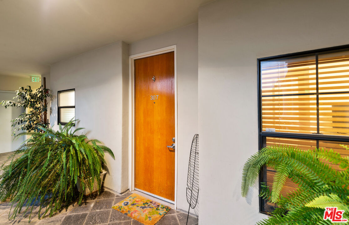 12603 Moorpark St Unit: 307