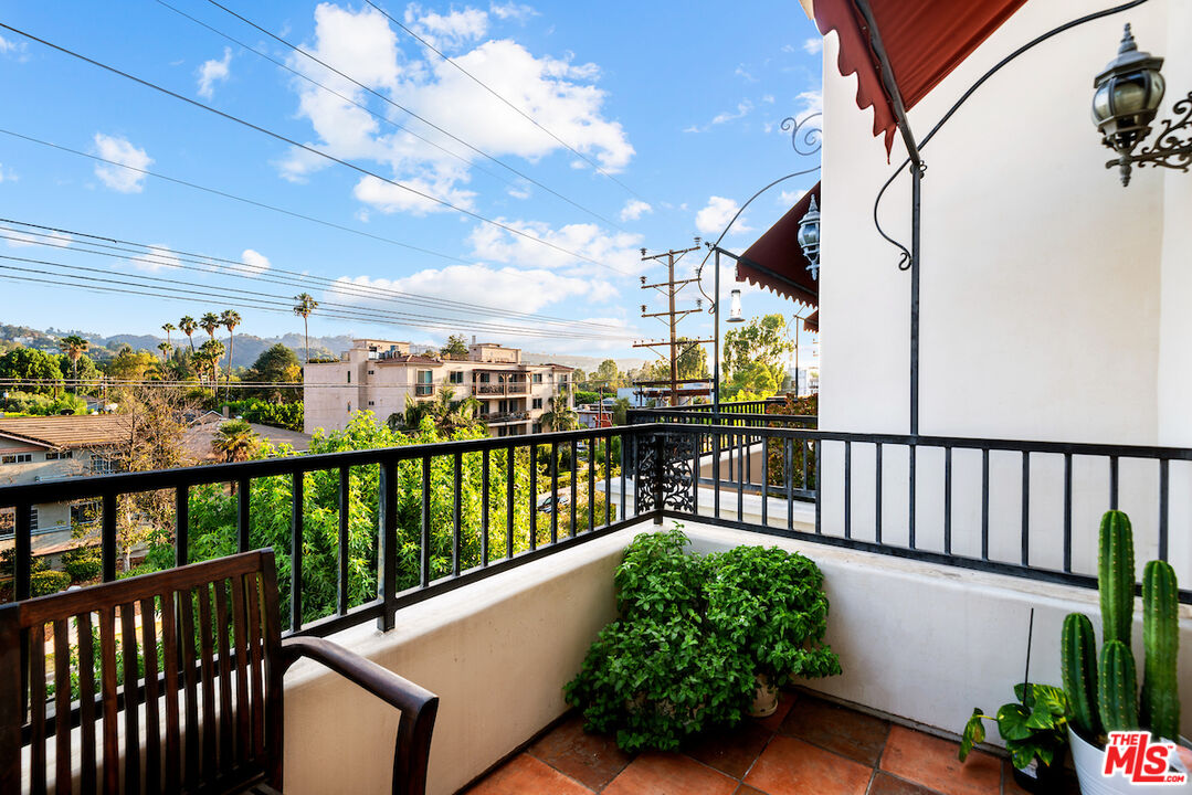 12603 Moorpark St Unit: 307
