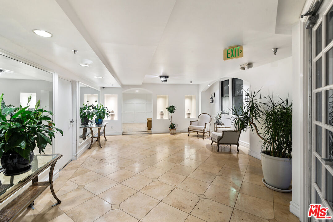 12603 Moorpark St Unit: 307