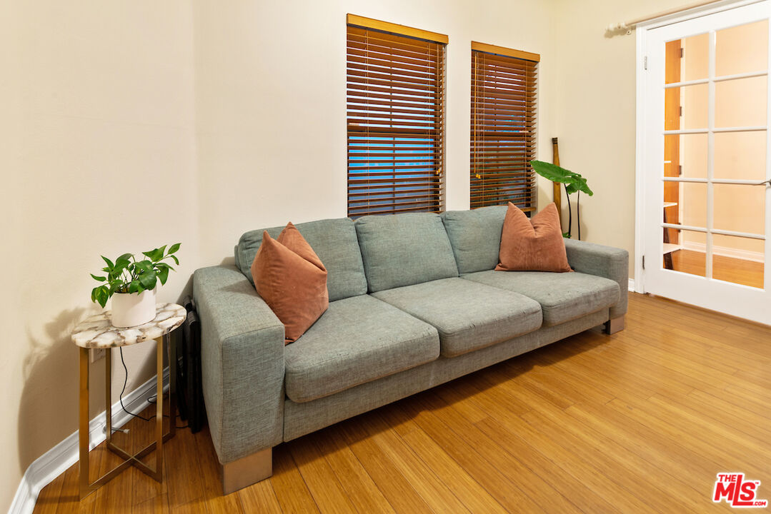 12603 Moorpark St Unit: 307