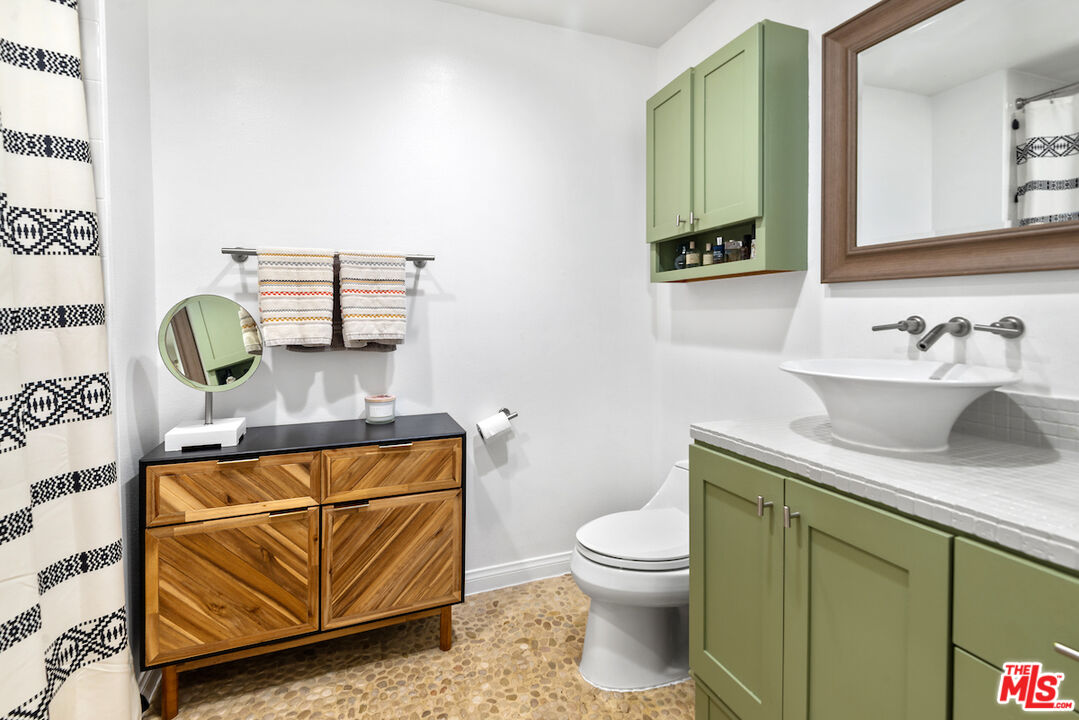 12603 Moorpark St Unit: 307