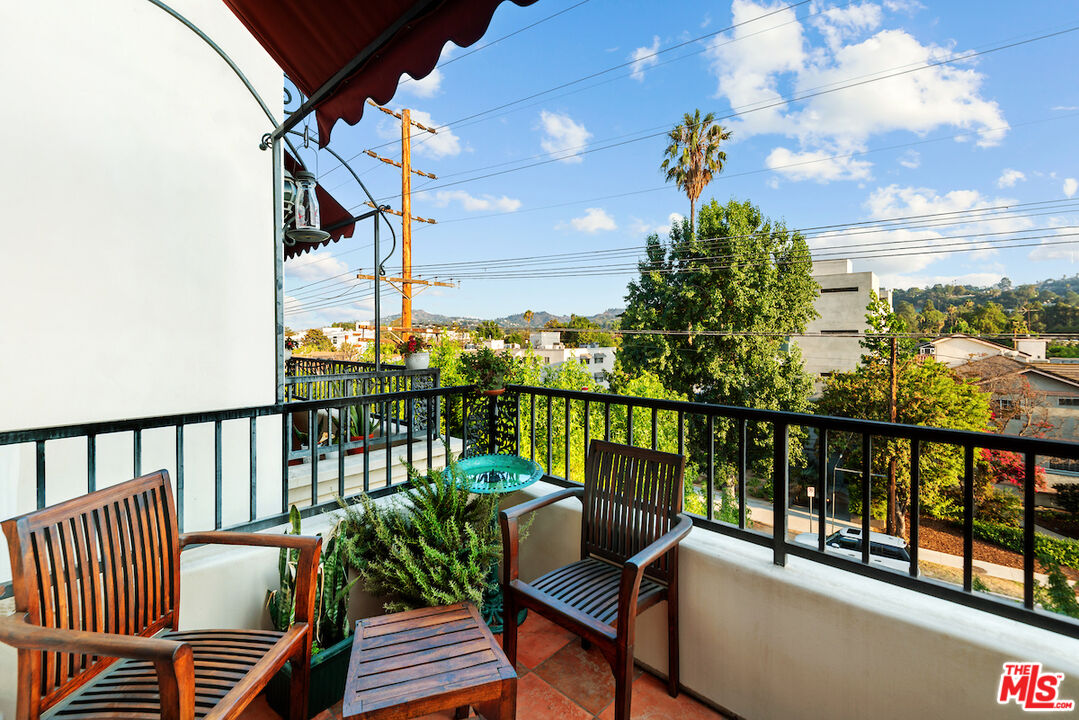 12603 Moorpark St Unit: 307