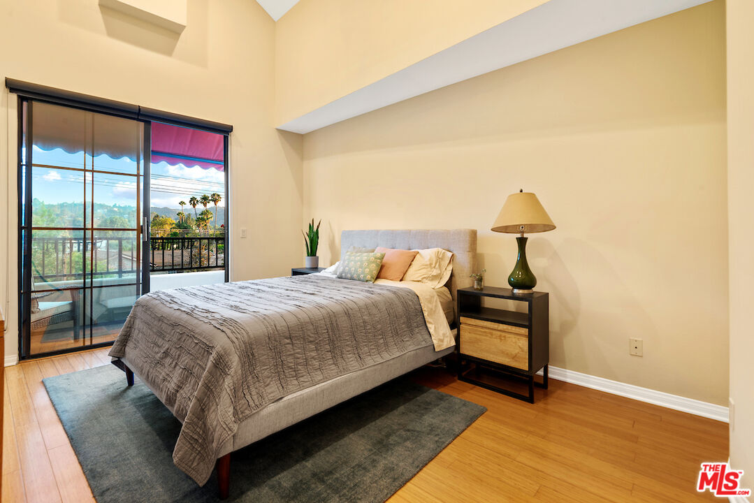 12603 Moorpark St Unit: 307