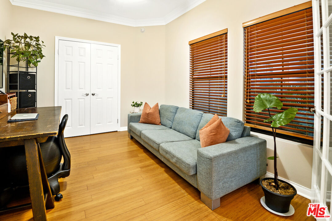 12603 Moorpark St Unit: 307