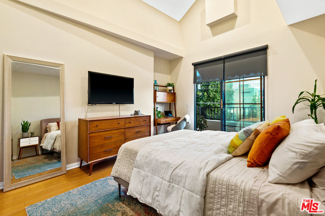 12603 Moorpark St Unit: 307