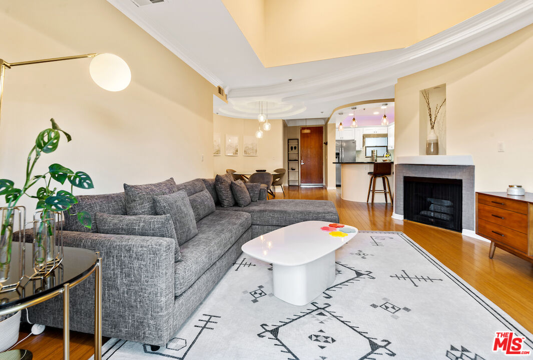 12603 Moorpark St Unit: 307