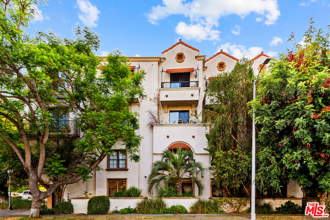 12603 Moorpark St Unit: 307