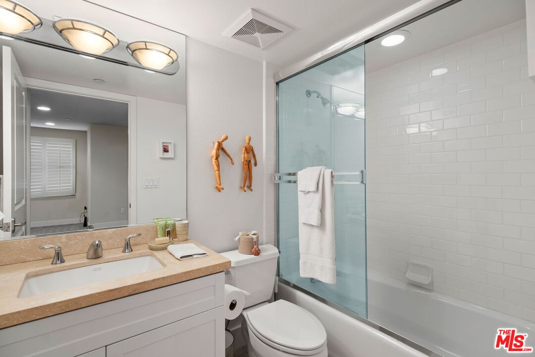 7249 Franklin Ave Unit: 104