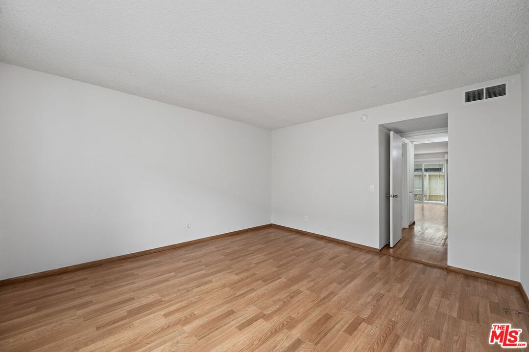 8221 Langdon Ave Unit: 111