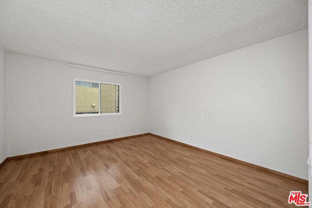 8221 Langdon Ave Unit: 111