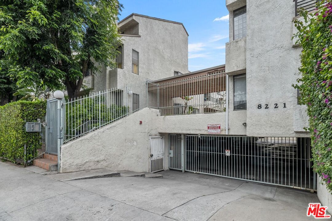 8221 Langdon Ave Unit: 111