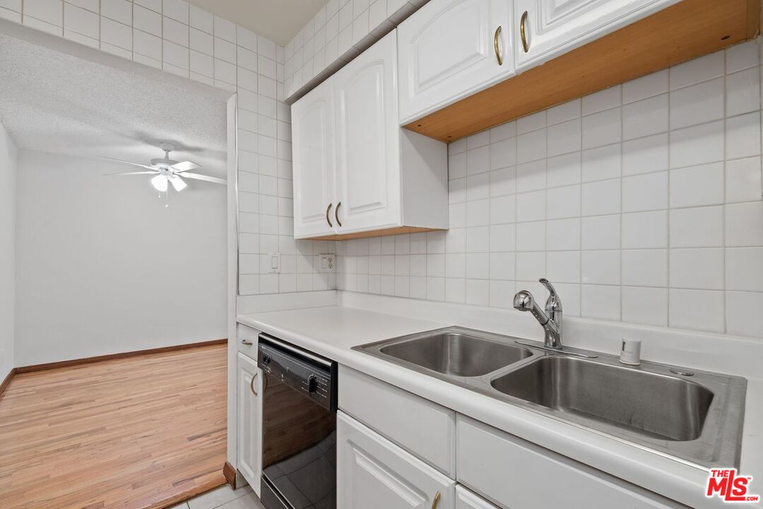 8221 Langdon Ave Unit: 111