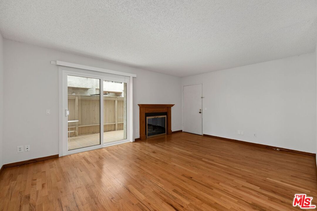 8221 Langdon Ave Unit: 111