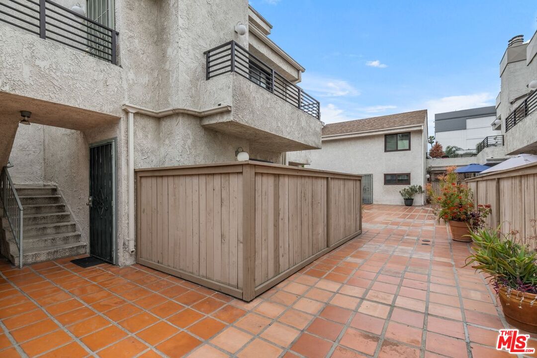 8221 Langdon Ave Unit: 111