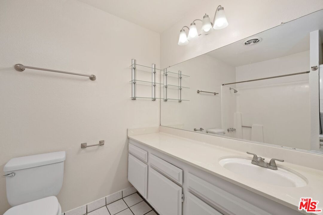 8221 Langdon Ave Unit: 111