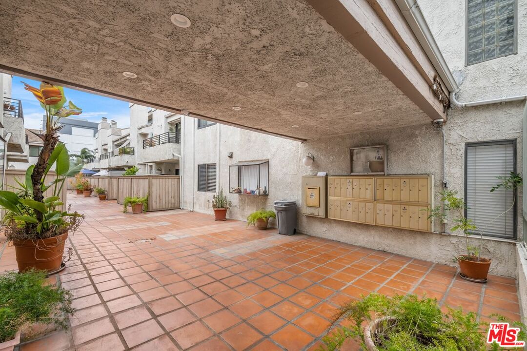 8221 Langdon Ave Unit: 111