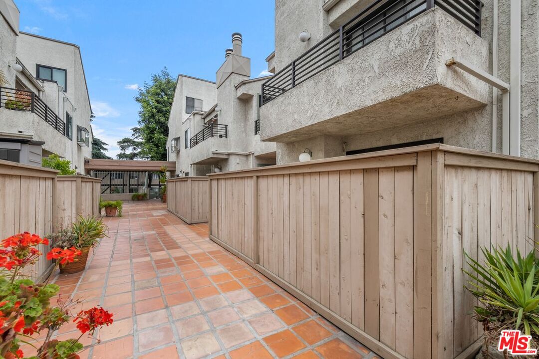 8221 Langdon Ave Unit: 111