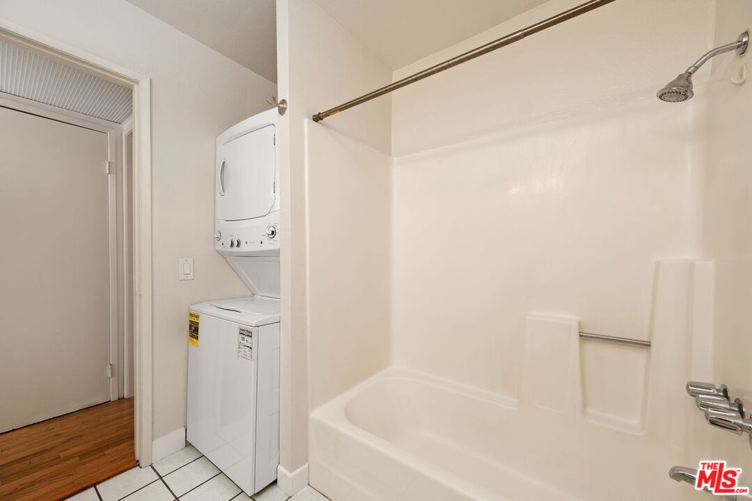 8221 Langdon Ave Unit: 111