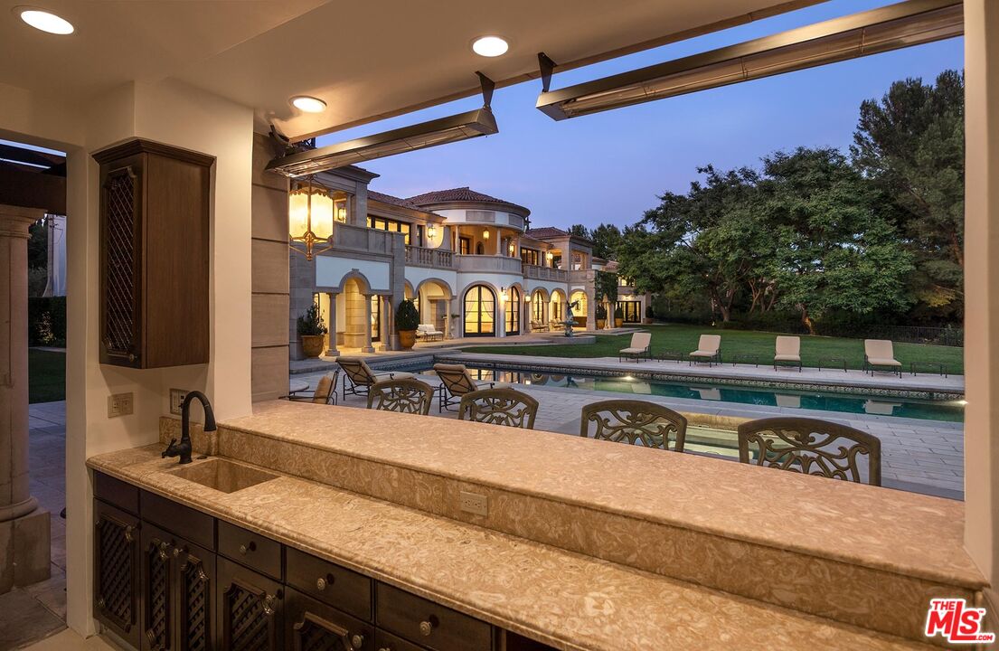 34 Beverly Park Circle