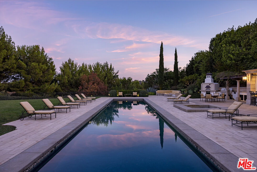 34 Beverly Park Circle