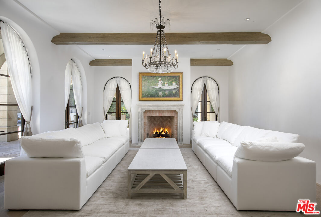 34 Beverly Park Circle