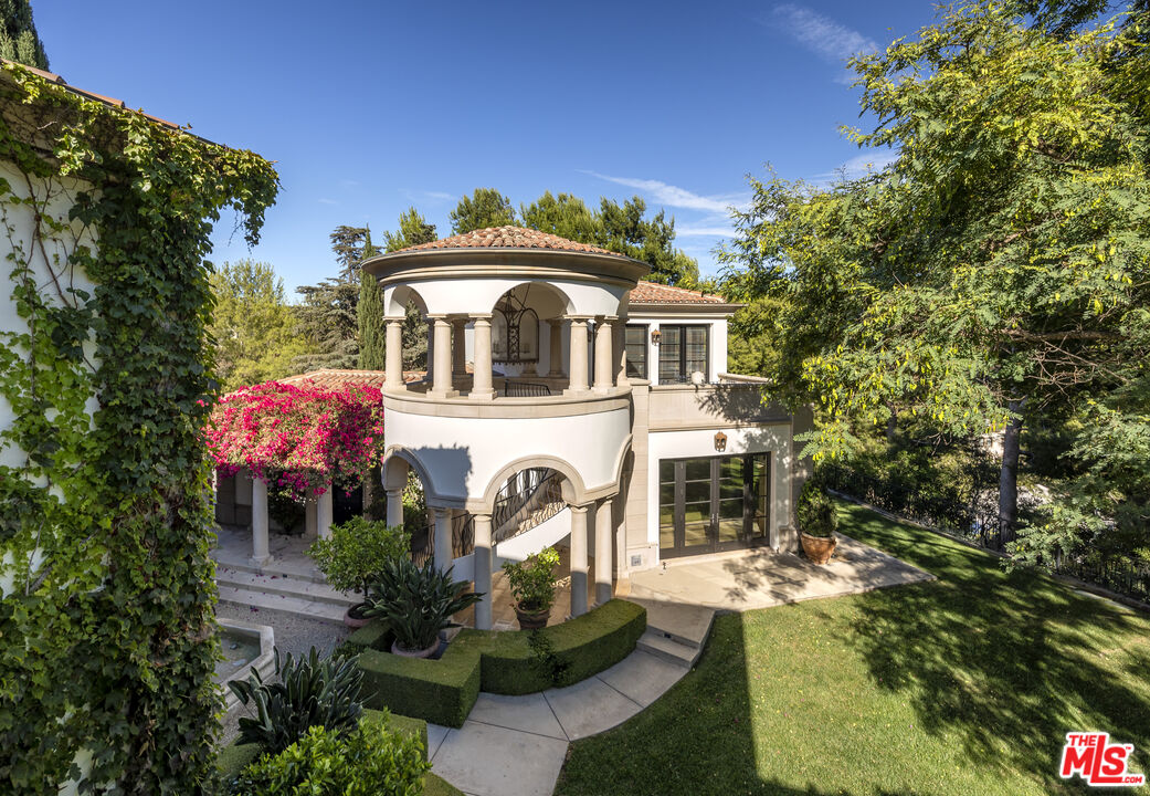 34 Beverly Park Circle