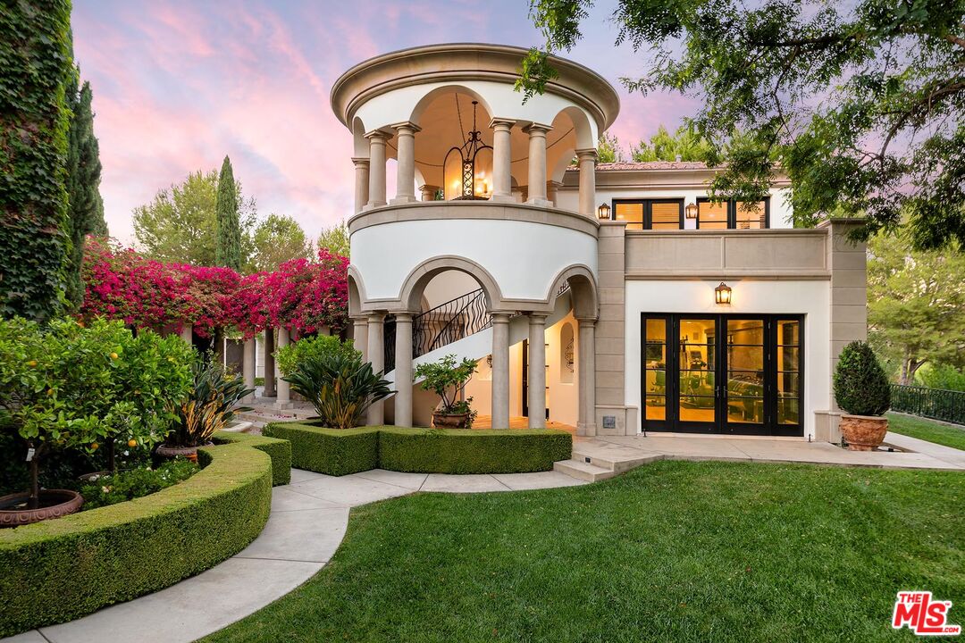 34 Beverly Park Circle