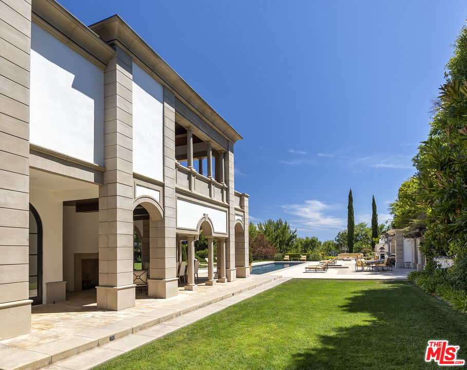 34 Beverly Park Circle