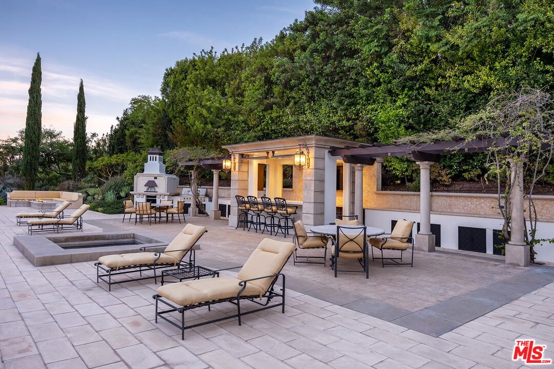 34 Beverly Park Circle