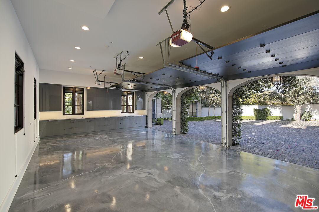 34 Beverly Park Circle