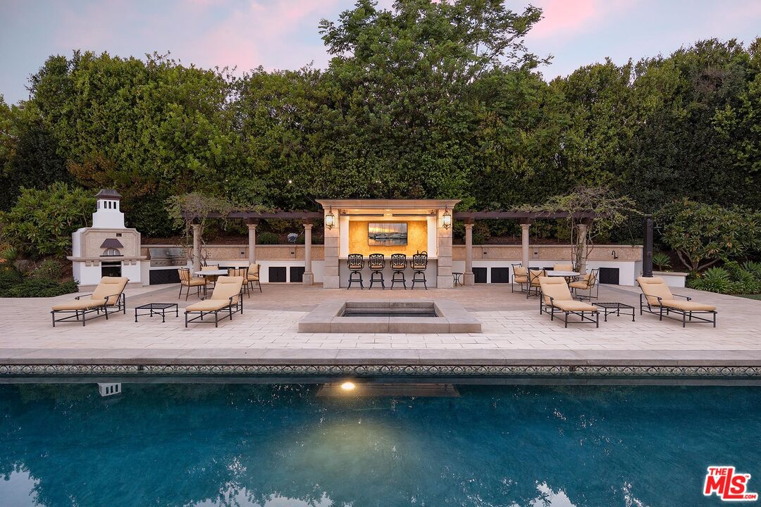 34 Beverly Park Circle