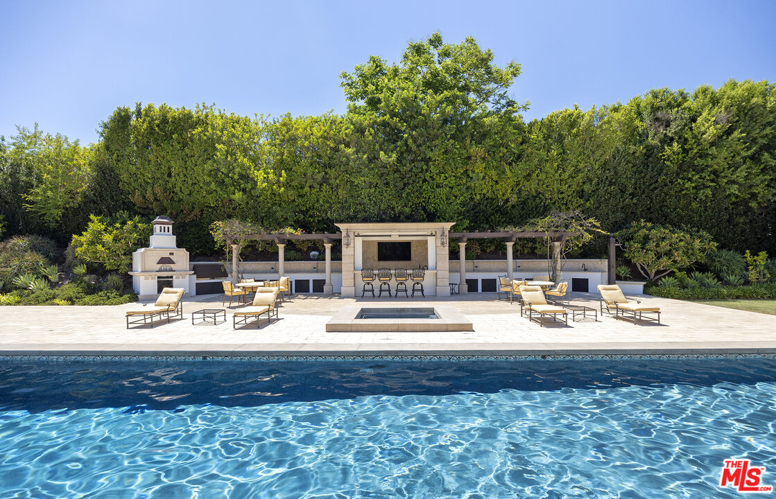 34 Beverly Park Circle