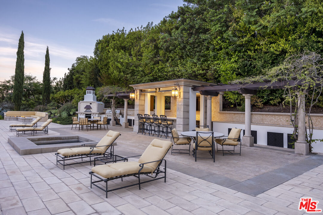 34 Beverly Park Circle