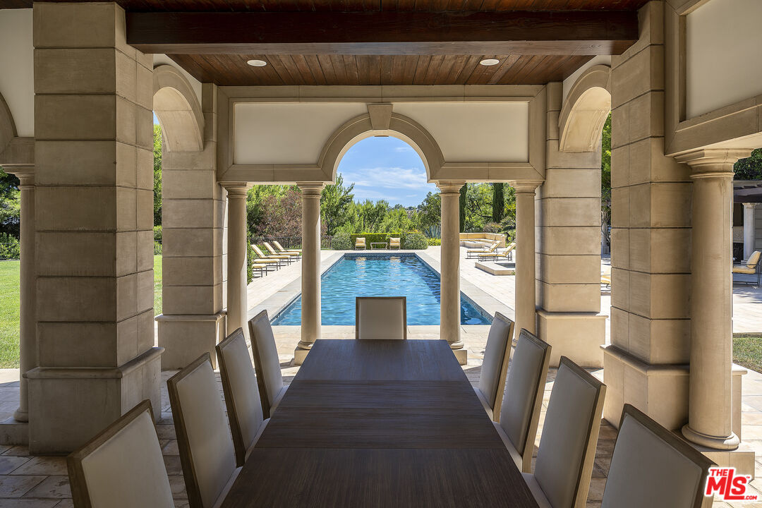 34 Beverly Park Circle