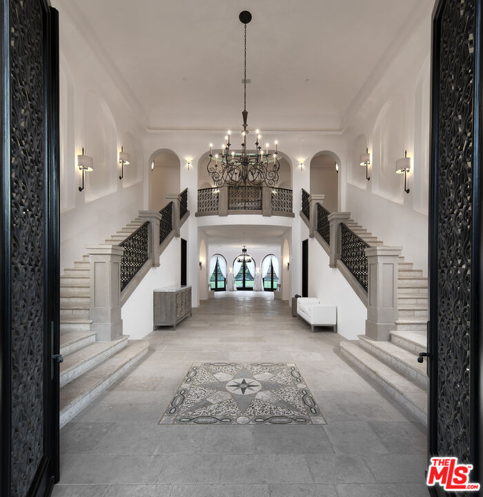 34 Beverly Park Circle