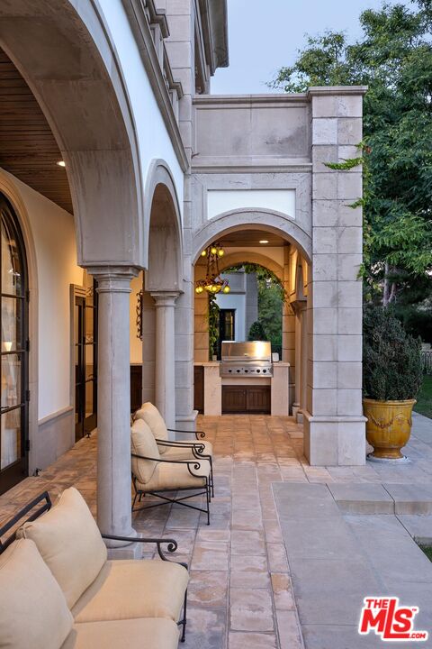 34 Beverly Park Circle